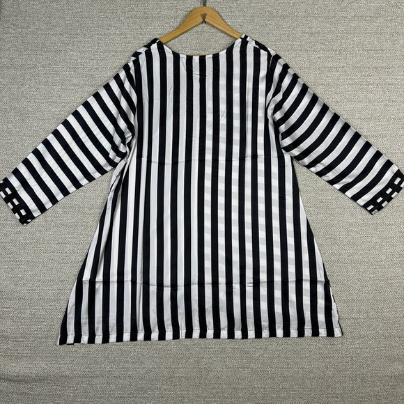 Go‎ Kismet Sz M Top Striped Tunic Top Black White Shark Bite 3/4 sleeve Artsy - Picture 3 of 14